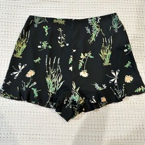 Aritzia Sunday Best Floral Shorts sz 8 ruffle detail